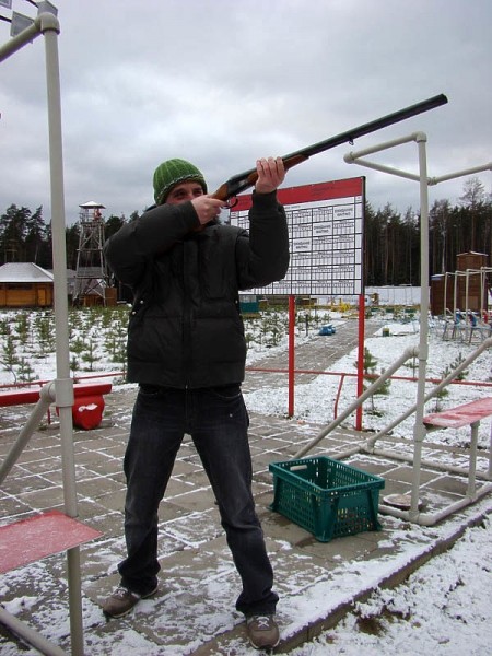 Охотничье ружье на стенде Охотничье ружье на стенде