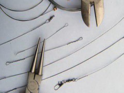 Мастерим поводок из старых гитарных струн