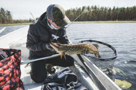 Рыбачим с отцом