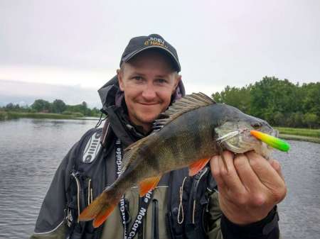 Зрелищная рыбалка на попперы