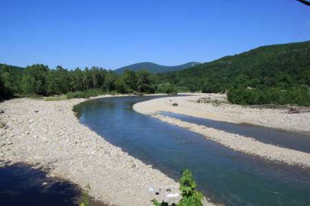 Трудовая рыбалка на горной реке