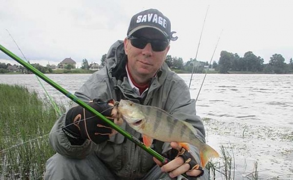 Рыбалка на старице реки. Ловля в траве.